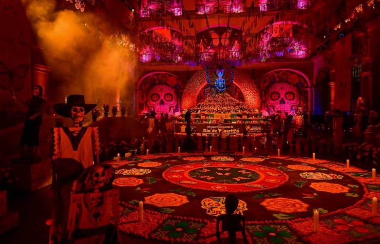 Inaugura Delfina Gómez Ofrenda Monumental de Día de Muertos en Palacio de Gobierno