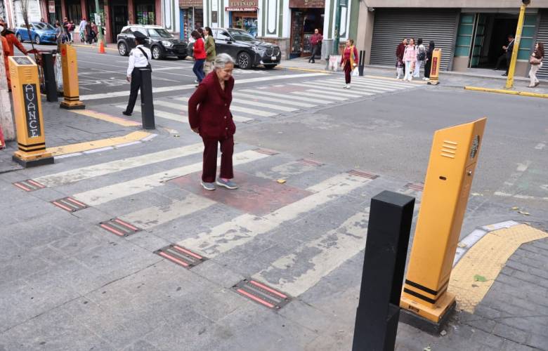 Fortalece Toluca movilidad con pasos peatonales inteligentes en el Centro Histórico