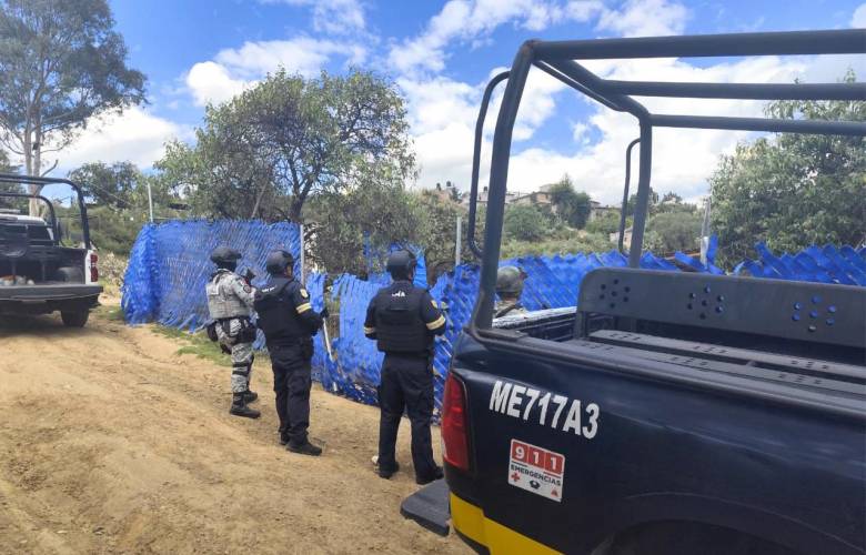 Denuncia ciudadana  permite a la policía estatal asegurar un predio con vehículos robados en Tepetlaoxtoc