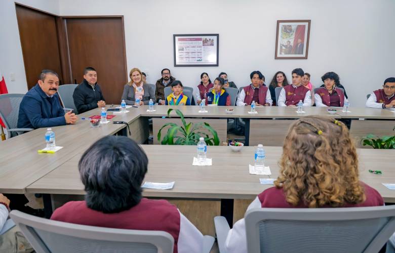 Reciben becas del GEM 10 estudiantes que destacaron en competencias Singapur y China