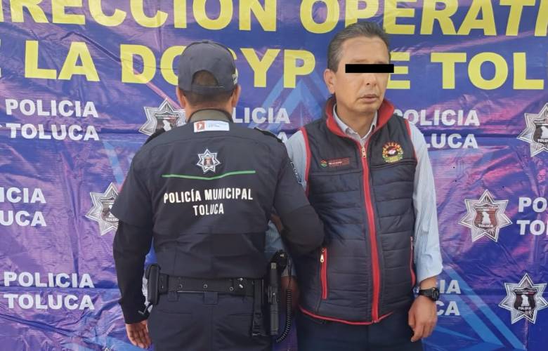 Detienen en Toluca a hombre acusado de hacerse pasar por inspector para extorsionar a comerciante