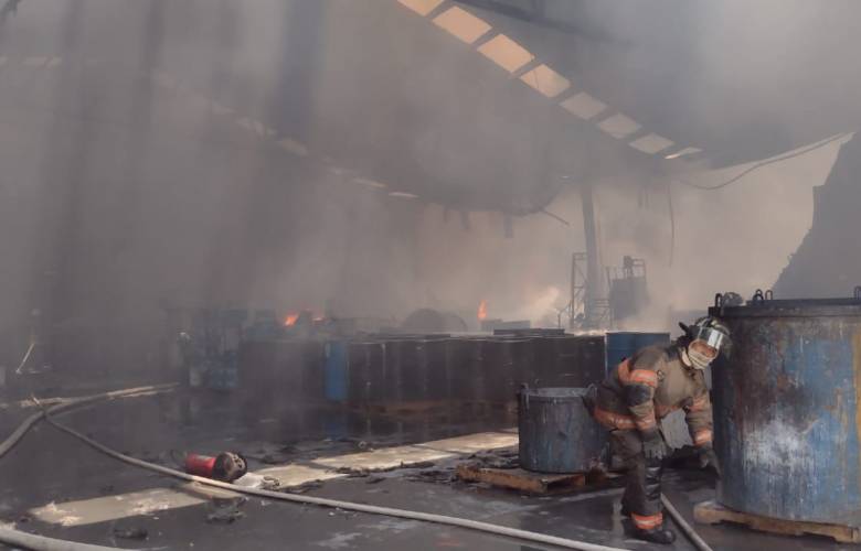 Sofocan incendio en fábrica e Pinturas en Ecatepec