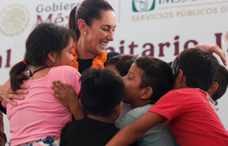 Presidenta Claudia Sheinbaum supervisa hospital IMSS-Bienestar en Maruata; abrirá el 15 de agosto