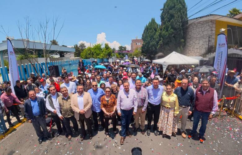 Entrega Ricardo Moreno calle Valentín Gómez Farías, primera vialidad rehabilitada con “Diablo Dragón”