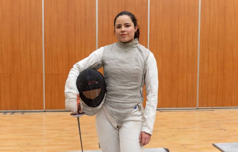 Sofía Guadarrama: disciplina y estrategia que brillan en la esgrima de la UAEMéx