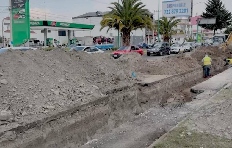 Avanza Toluca en construcción de colector pluvial en avenida Vicente Guerrero
