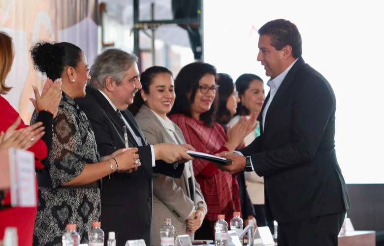 Recibe Ixtlahuaca distintivo por gabinete paritario 