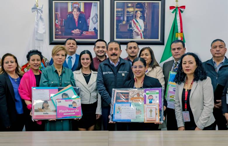 Entrega Gobierno de Delfina Gómez material didáctico de inglés a más de 380 mil estudiantes del EdoMéx