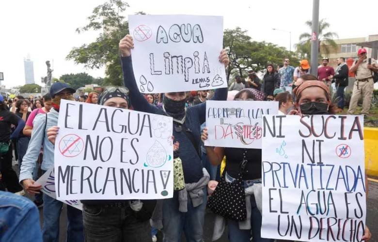 Reporta Gobierno de Jalisco 39 detenidos y 59 heridos tras disturbios en marcha por el agua
