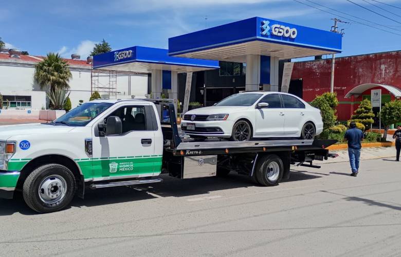 Detienen a cinco personas y recuperan cuatro vehículos con reporte de robo en Toluca
