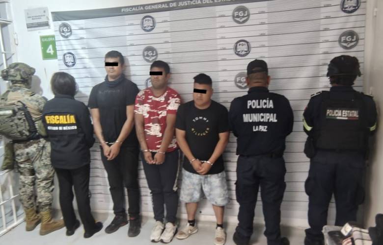 Caen tres sujetos por robo a transeúnte en La Paz; uno de ellos es policía municipal en activo