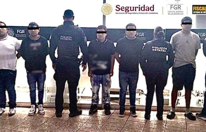 Detienen a cinco hombres por presunta extorsión mediante falsos retenes en el Estado de México