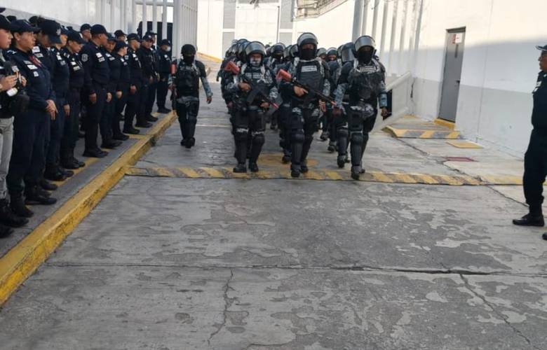 Realizan operativo de seguridad en el penal de Tlalnepantla; aseguran drogas y dispositivos electrónicos