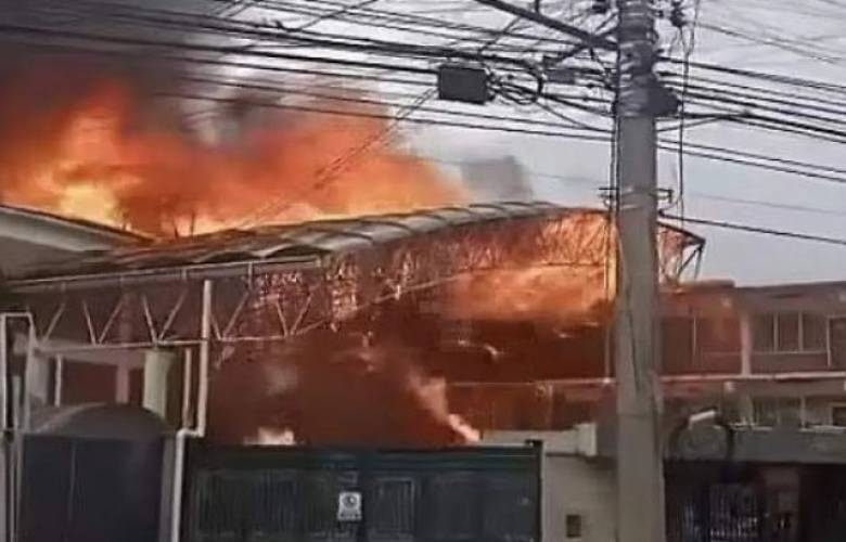 Controlan incendio en el Colegio Cenca de Metepec