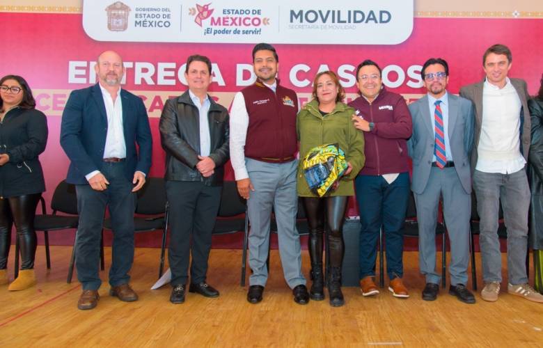 Gobierno del EdoMéx promueve seguridad de motociclistas con entrega de cascos certificados