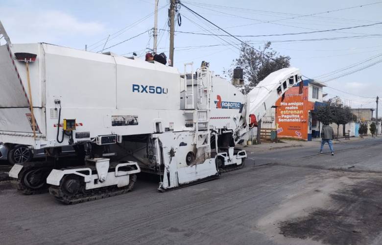 Llega tren de pavimentación a Tlacotepec y San Pablo Autopan para mejorar vialidades y movilidad