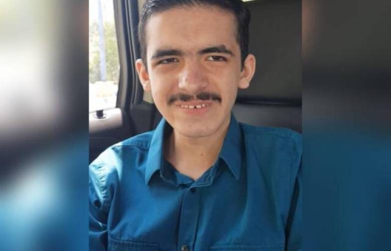 Joven rompe en llanto tras conseguir su primer empleo (video)