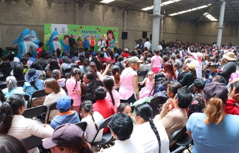 Encabeza Manuel Vilchis festejos por el Día de la Niña, el Niño y las Madres en Zinacantepec