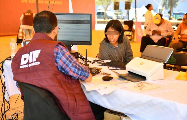 Fortalece Edoméx inclusión con credencial gratuita para personas con discapacidad