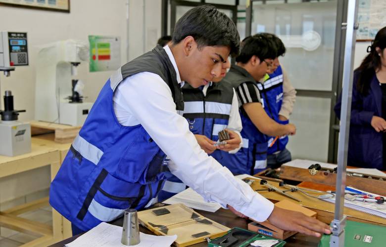 Amplía Edoméx oferta educativa con ingenierías Ferroviaria y de Logística Aeroportuaria