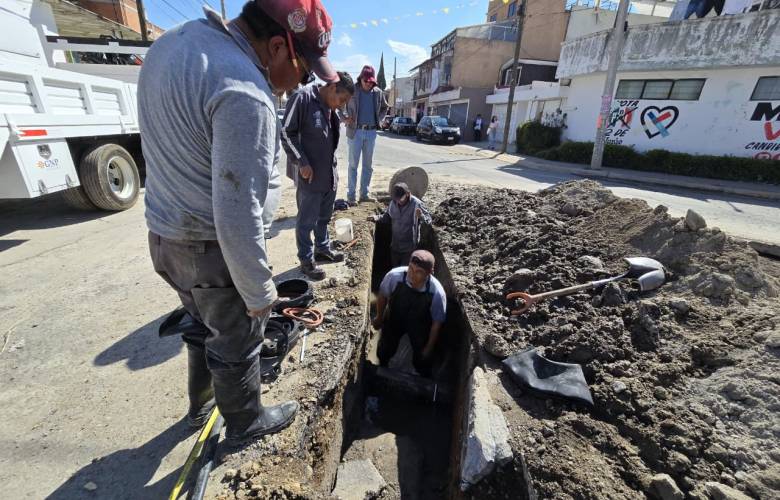 Pone en marcha Ricardo Moreno estrategia emergente para reparar fugas de agua en Toluca
