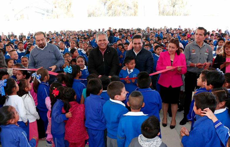 Inauguran cinco techumbres escolares en toluca