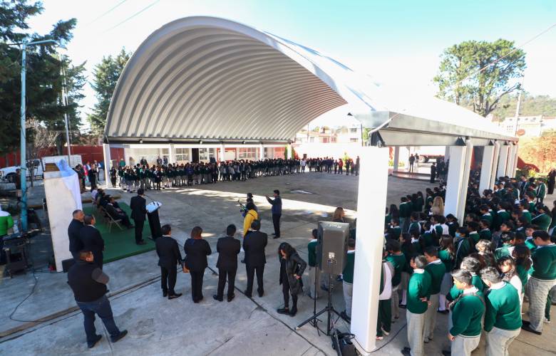 Gobierno de Metepec apoya escuelas secundarias con arcotechos
