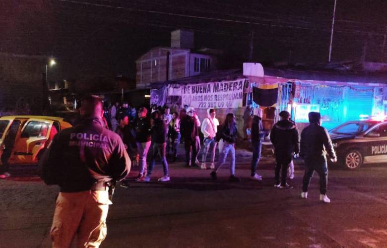  Suspenden policía municipal fiesta de 200 personas en San Salvador Tizatlalli