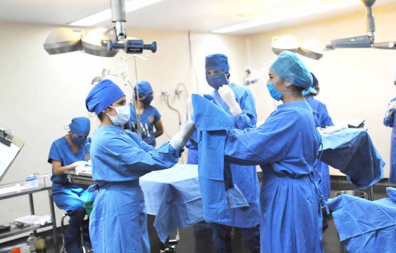 Forma la UNAM médicos y médicas de excelencia en 79 especializaciones, en 130 sedes clínicas de 23 estados del país