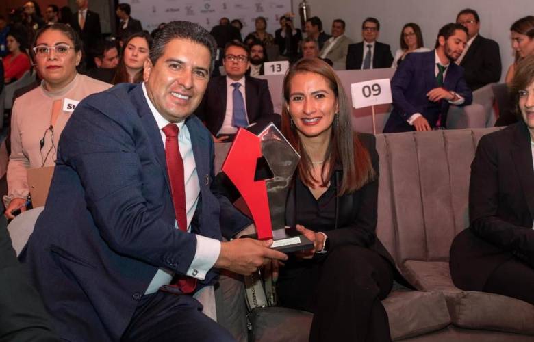 Recibe Abuzeid Lozano premio alcaldes de México por acciones en protección civil en Ixtlahuaca 
