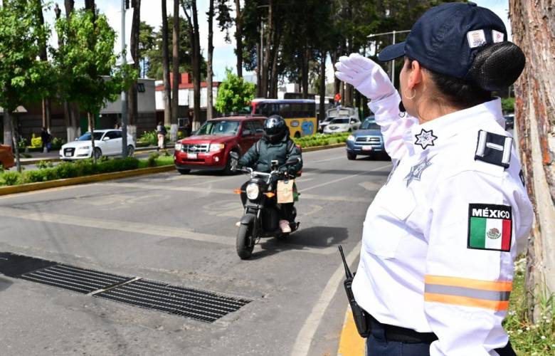 Protege Reglamento de Tránsito en EdoMéx a motociclistas con casco certificado y licencia; no podrán viajar con niños