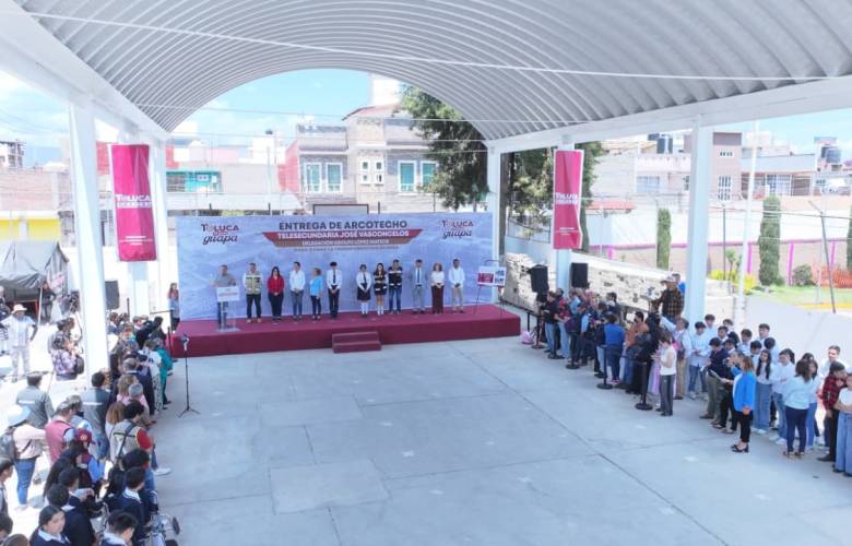 Entrega Ricardo Moreno arcotechos y dignifica escuelas en Toluca