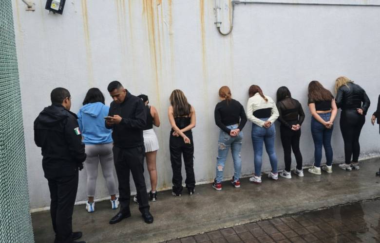 Trasladan a 24 jóvenes al penal de Neza por presunta portación de armas