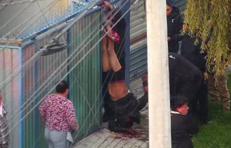 Salva policía de Metepec a un presunto ladrón de ser linchado