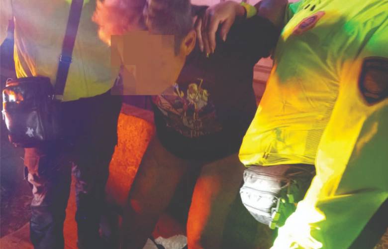 Policía de Ecatepec rescata a hombre que intentaba suicidarse en metro Ciudad Azteca