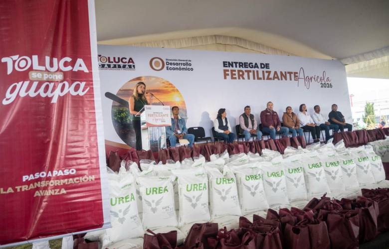 Entrega Toluca fertilizantes para fortalecer la producción agrícola