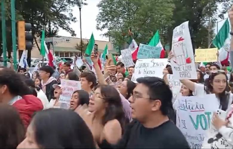 Marchan estudiantes de la UAEMéx, rechazan reforma judicial y plantean propuestas