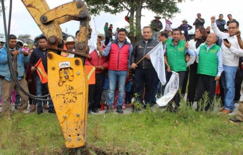 Jocotitlán es beneficiado con obras de drenaje