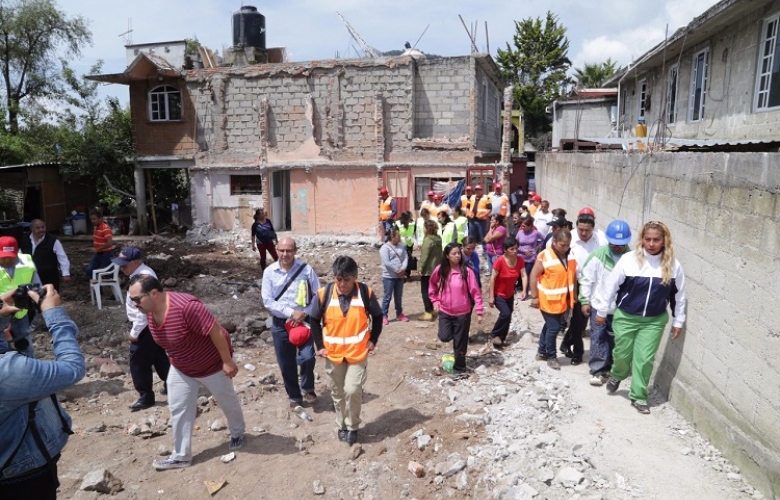 Recibieron maestros afectados por el sismo visita del secretario general del smsem