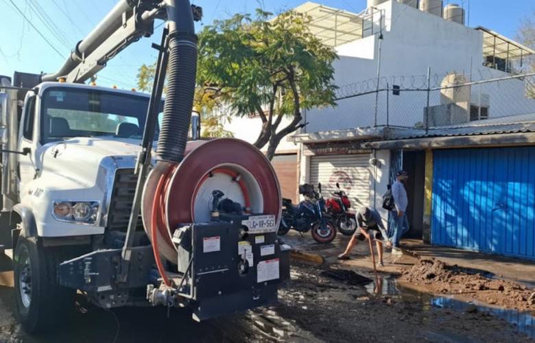 Atiende Gobierno del EdoMéx fuga de agua potable en Atizapán de Zaragoza