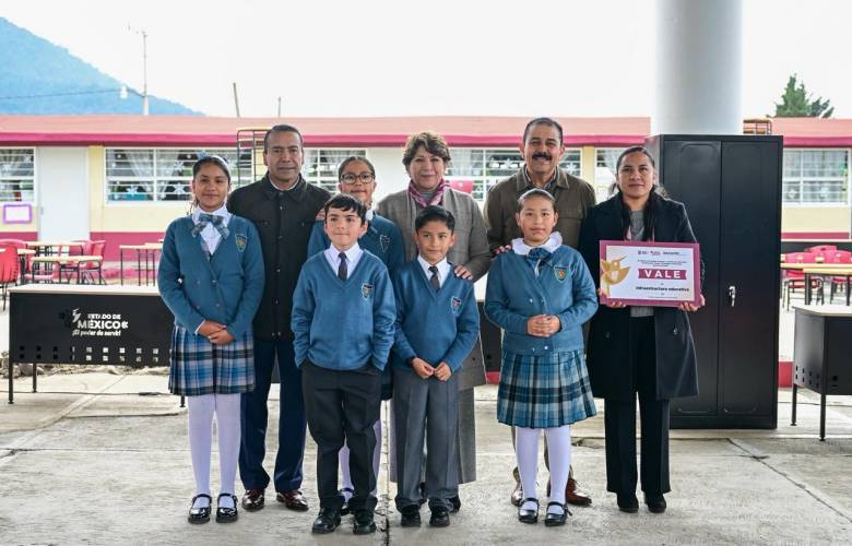 Entrega Delfina Gómez mobiliario e infraestructura para más de 11 mil estudiantes de Atlacomulco, con inversión superior a 17mdp
