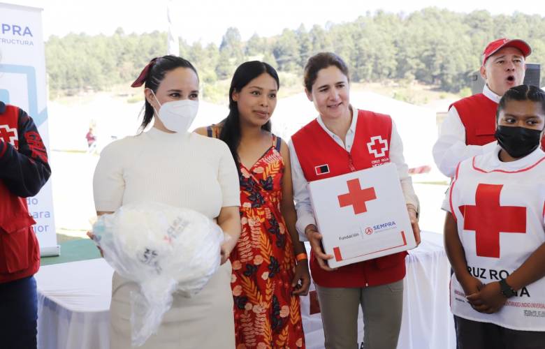 Entrega Michelle Núñez y Cruz Roja Mexicana más de 600 despensas