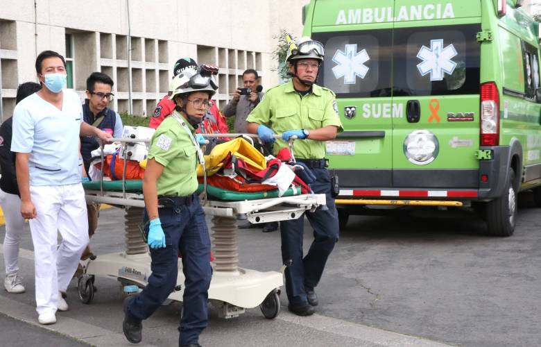 Permanecen 7 hospitalizados en Edomex por volcadura de autobús guanajuatense en Malinalco
