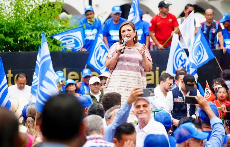 Debe AMLO abrir las puertas de Palacio Nacional a padres de los 43 normalistas: Xóchitl Gálvez