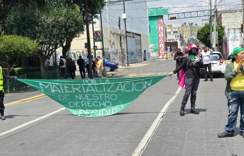 Marchan en Toluca para exigir aborto legal y gratuito en Edomex