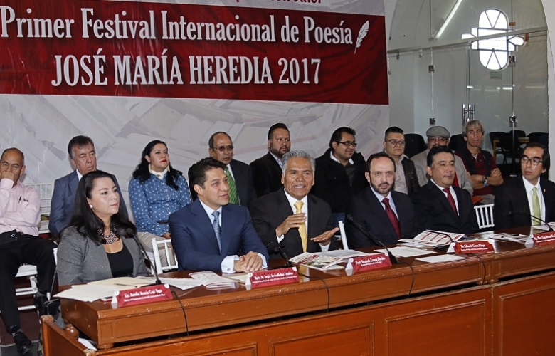 Reconocen iniciativa del alcalde toluqueño para reunir a 100 poetas de 24 países en el primer festival internacional de poesía  