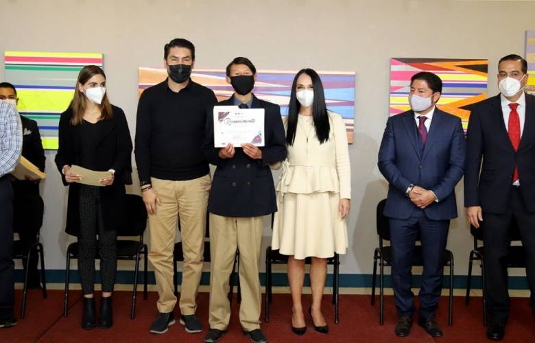 Gaby Gamboa entregó reconocimientos a 31 jóvenes por el Premio Municipal de la juventud 2021