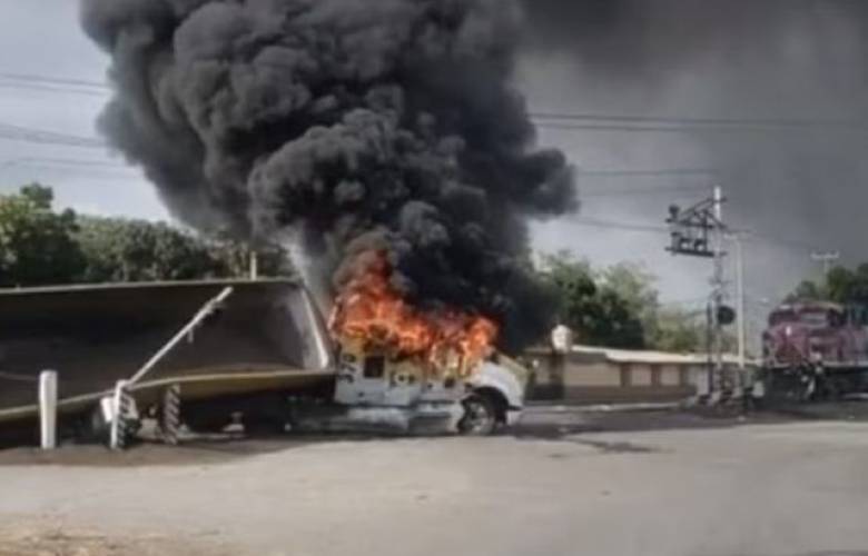 Deja enfrentamiento en Tecomán un abatido, dos policías heridos y narcobloqueos en Colima