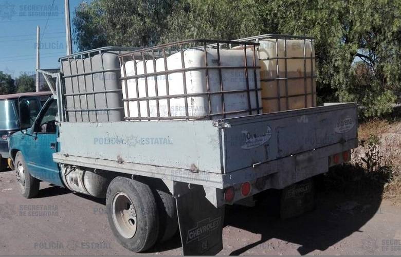 Localizan policías estatales cinco camionetas abandonadas; transportaban casi cuatro mil 500 litros de gasolina