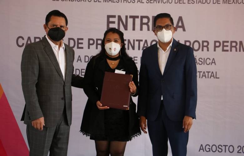 Entregan SMSEM y Seduc carta de permuta a 427 docentes de nivel básico